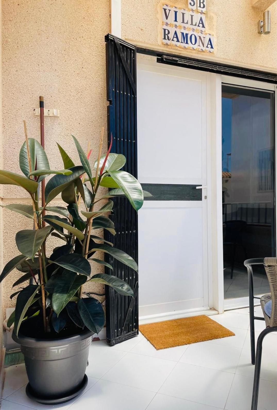 Przytulny Apartament 100M Od Plazy Torrevieja Luaran gambar